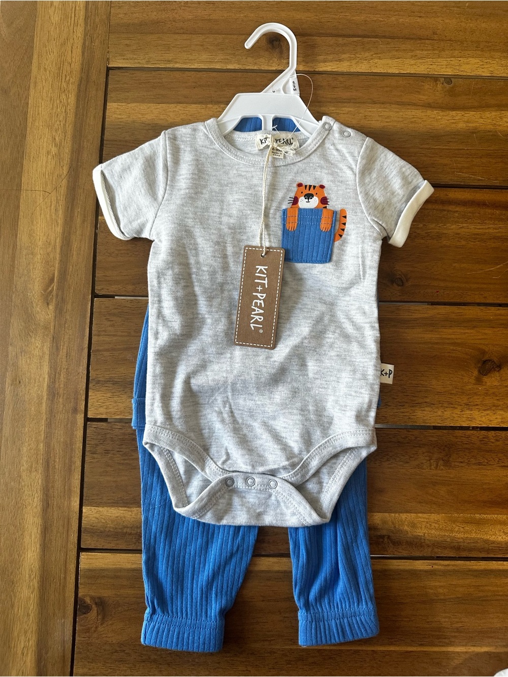 NWT Kit + pearl tiger onesie with pants and matching beanie size 6-9 months